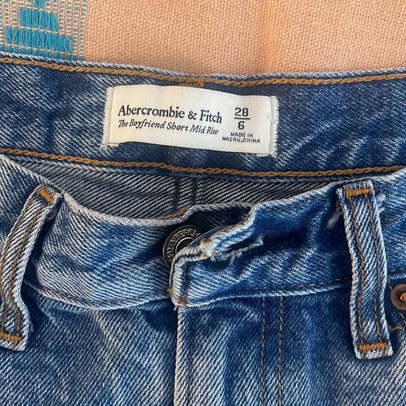 Abercrombie “boyfriend” short mid rise - Picture 3 of 4